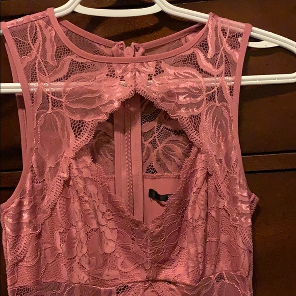 Dress sold - Picture 2 of 8